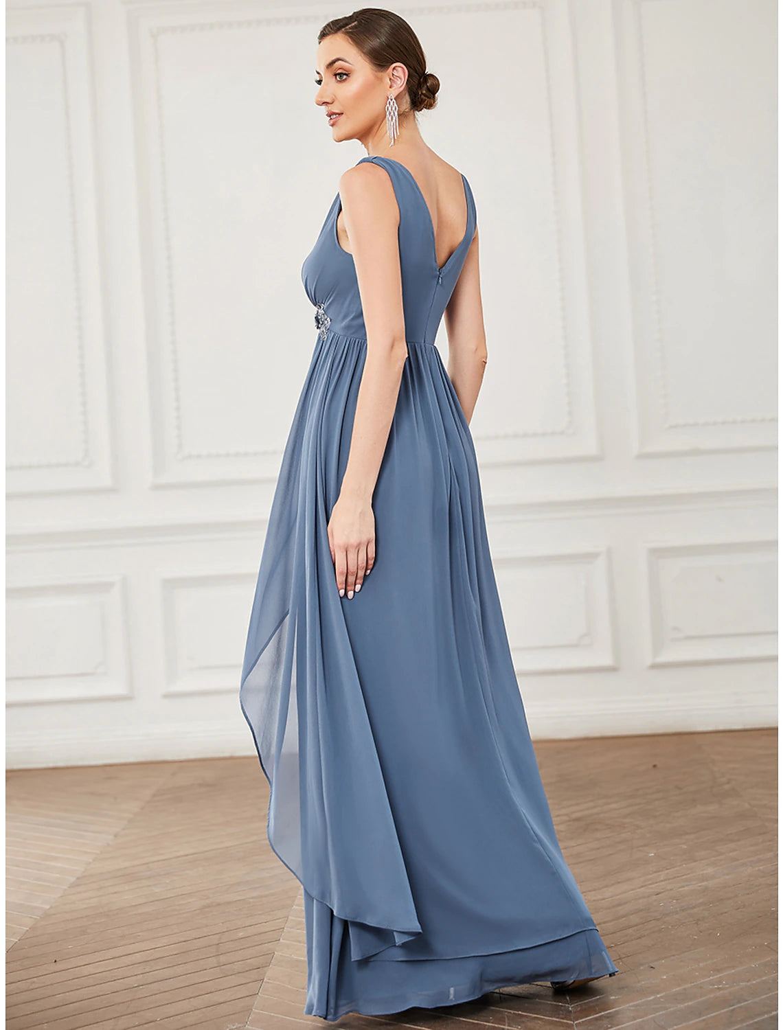 Wholesale  A-Line Prom Dresses Minimalist Dress Party Wear Wedding Guest Floor Length Sleeveless V Neck Bridesmaid Dress Chiffon with Appliques